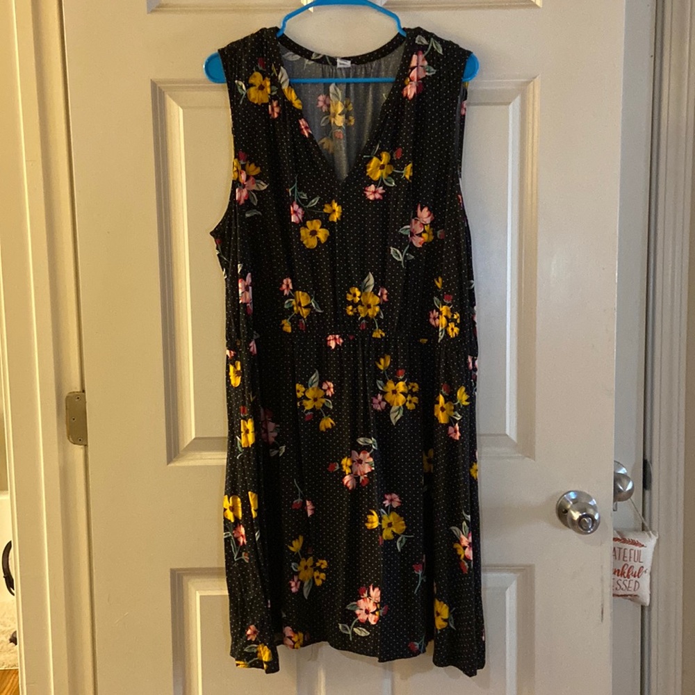 Old Navy sleeveless v-neck waisted dress- black with small white dots and floral